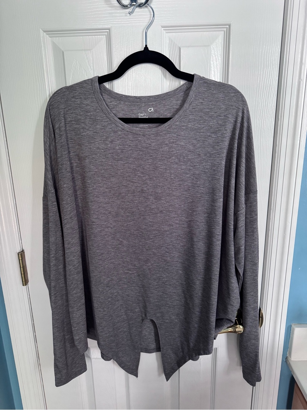 GAP Women’s Heather Gray Long-Sleeve Tee